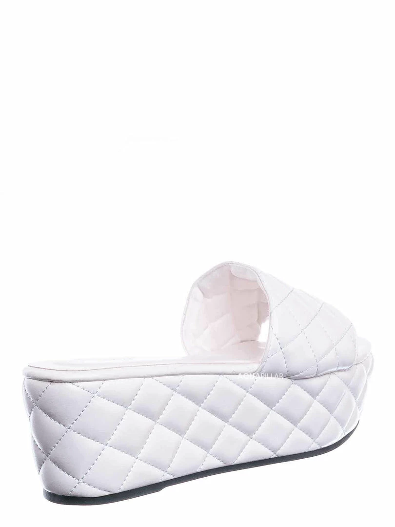 Bamboo New Purchase23 Quilted Flatform Slipper Mule - Platform Diamond Stitch Slide Sandals