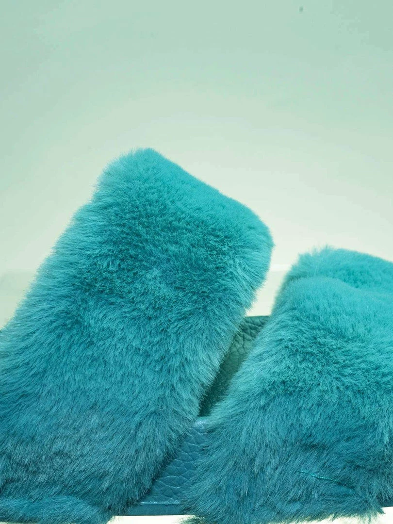 Bamboo Liv04 Faux Fur Footbed Slides - Cozy Double Strap Furry Contour Slide In Sandals