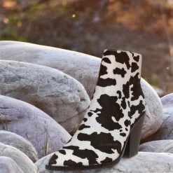 Bamboo Upstream03 Classic Block Heel Bootie New