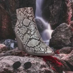 Bamboo Upstream03 Classic Block Heel Bootie New