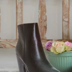 Bamboo Upstream03 Classic Block Heel Bootie New