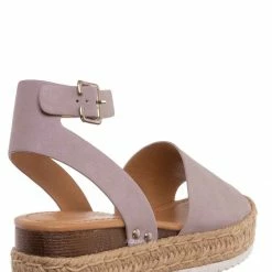 Soda Topic Espadrille Jute Rope Wrap Platform Flatform Rubber Shark Tooth Flat Sandal