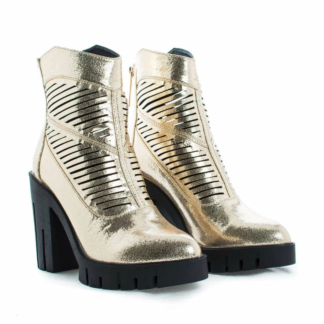 Blanch By Liliana, Western Slit Cut Out Pointed Toe Lug Sole Chunky Heel Ankle Boots