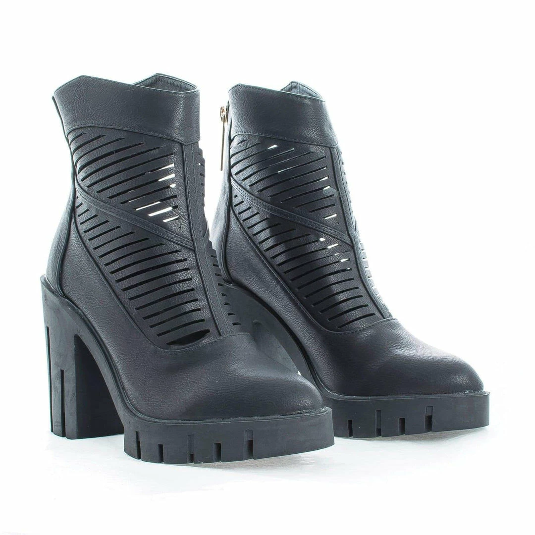Blanch By Liliana, Western Slit Cut Out Pointed Toe Lug Sole Chunky Heel Ankle Boots