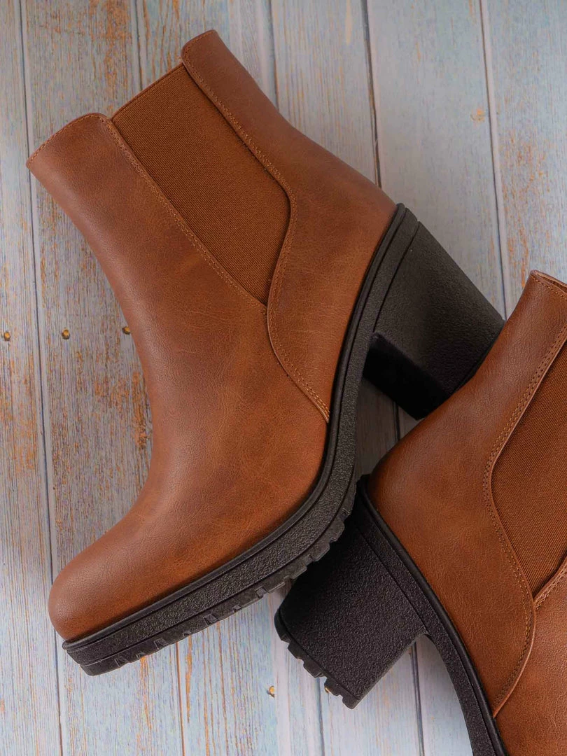 Fabulous New Status51 Vintage Block Heel Elastic Chelsea Ankle Bootie